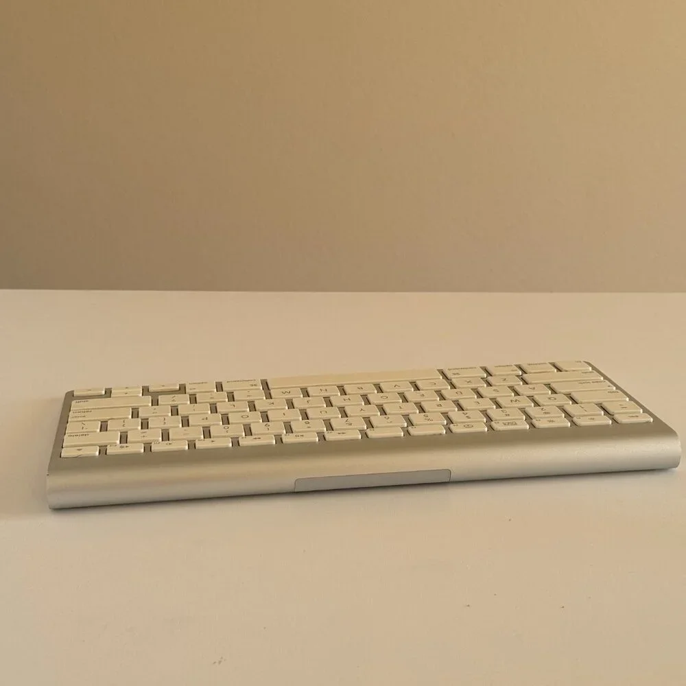 Genuine Apple Wireless Magic Keyboard Bluetooth A1314